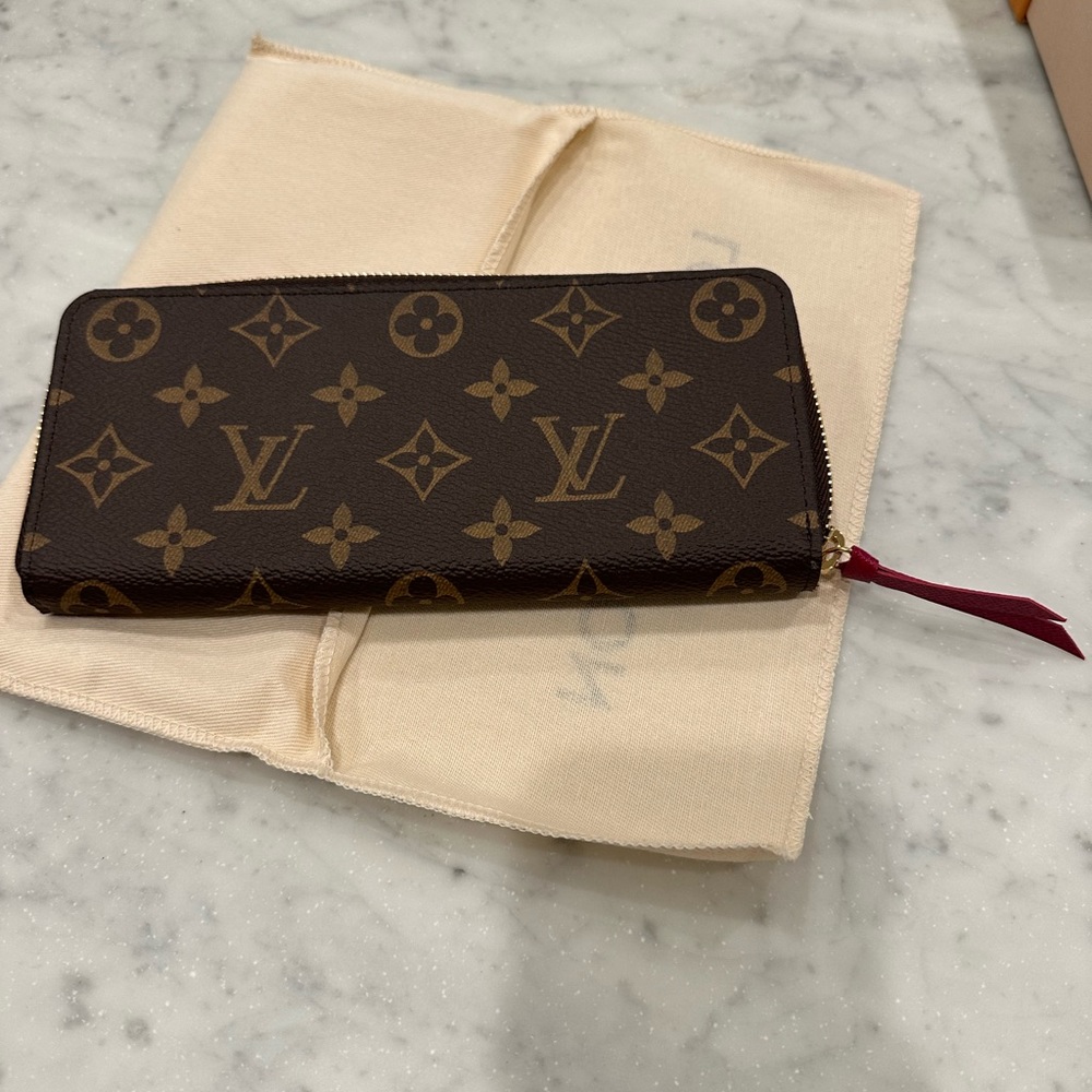 BRAND NEW NEVER USED Louis Vuitton Clemence Wallet in Fuchsia